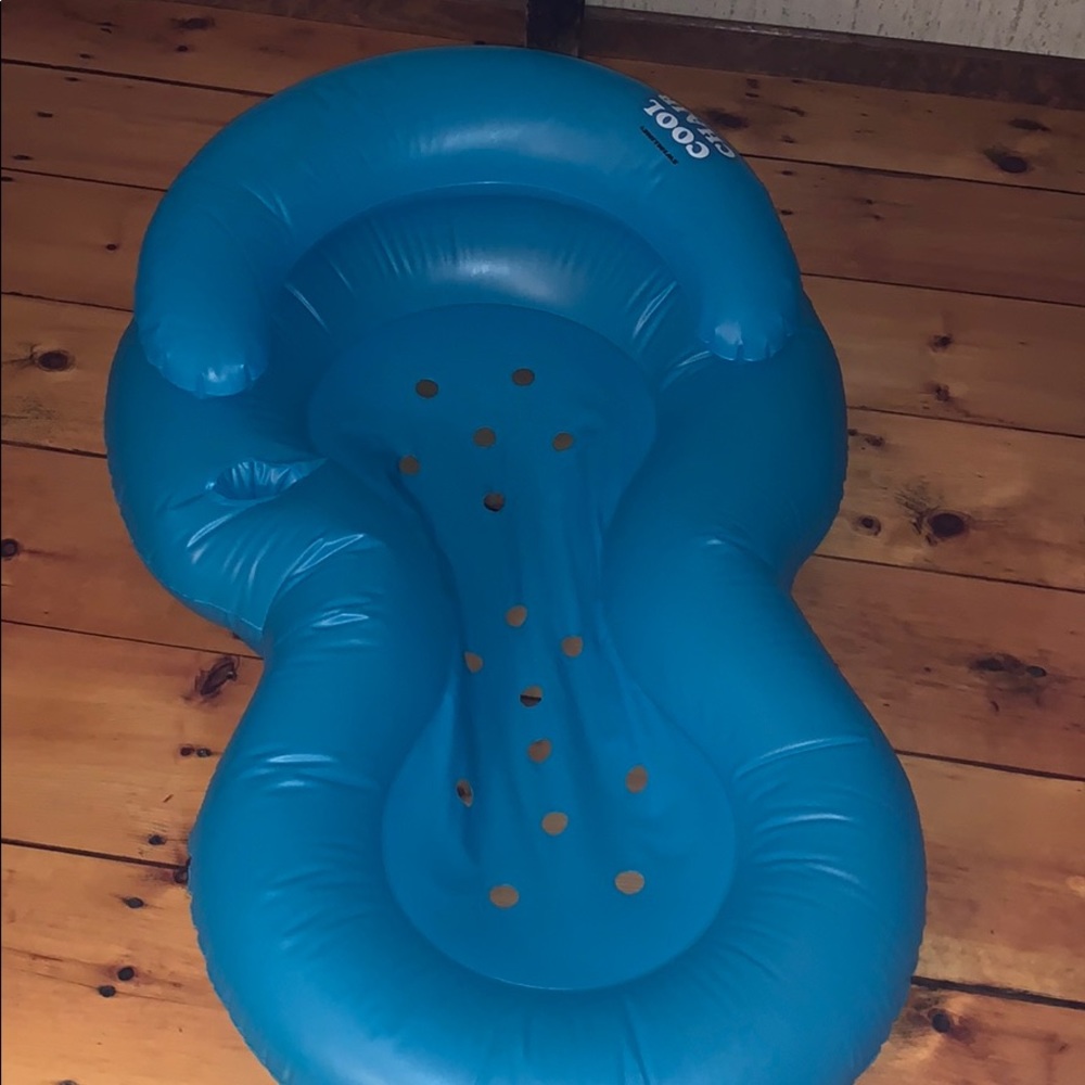 Cool chair for pool with cup holder used once